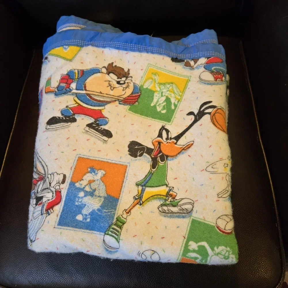 Vintage 90s Warner Bros. Looney Toons Space Jam Throw Blanket Satin‎ Trim